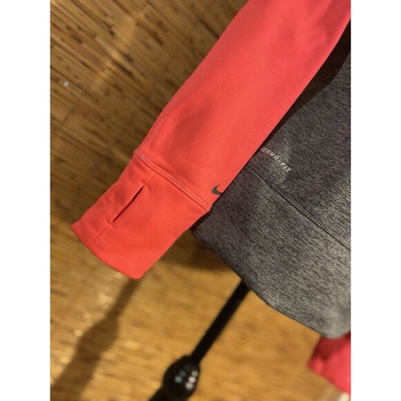 Nike Therma Fit Women’s Hoodie Size M Pink Gray Thumb Hole Pullover Sweatshirt - Picture 7 of 11